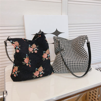 Literary Retro Jacquard Canvas Shoulder Bag